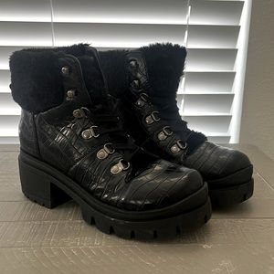 Lug Sole Platform Boots sz 7 Black Croc Faux Fur Lace-up